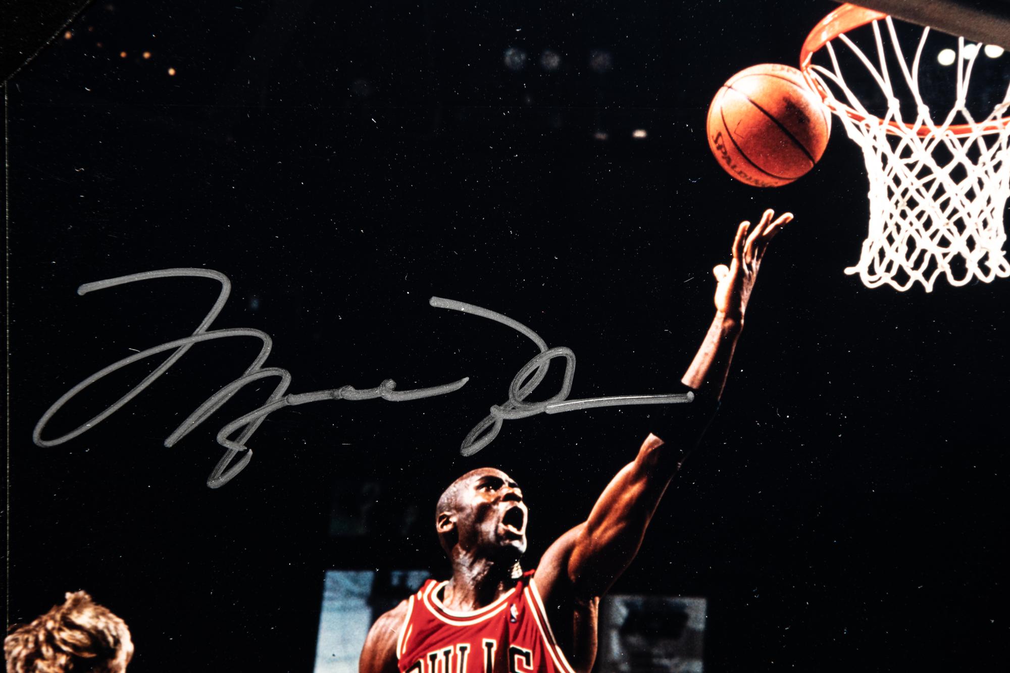A Michael Jordan 1995 "I'm Back" Chicago Bulls Signed Autograph Photograph (Upper Deck Authenticated),