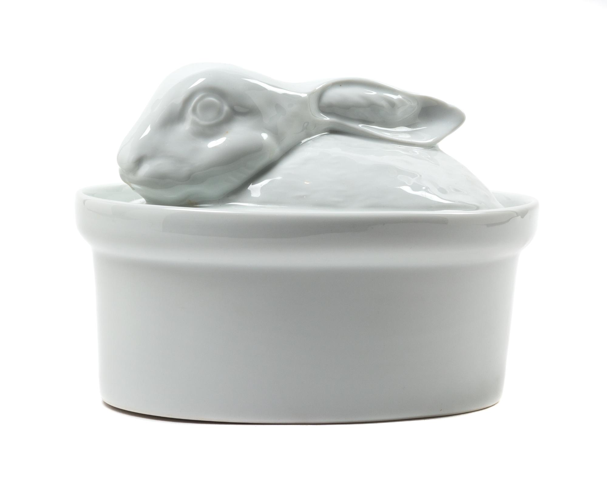 A White Porcelain Covered Tureen Length 9 1/4 inches. — 20TH CENTURY