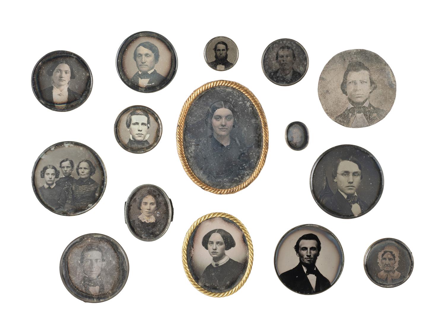 [EARLY PHOTOGRAPHY]. 15 loose round portraits with empty lockets.