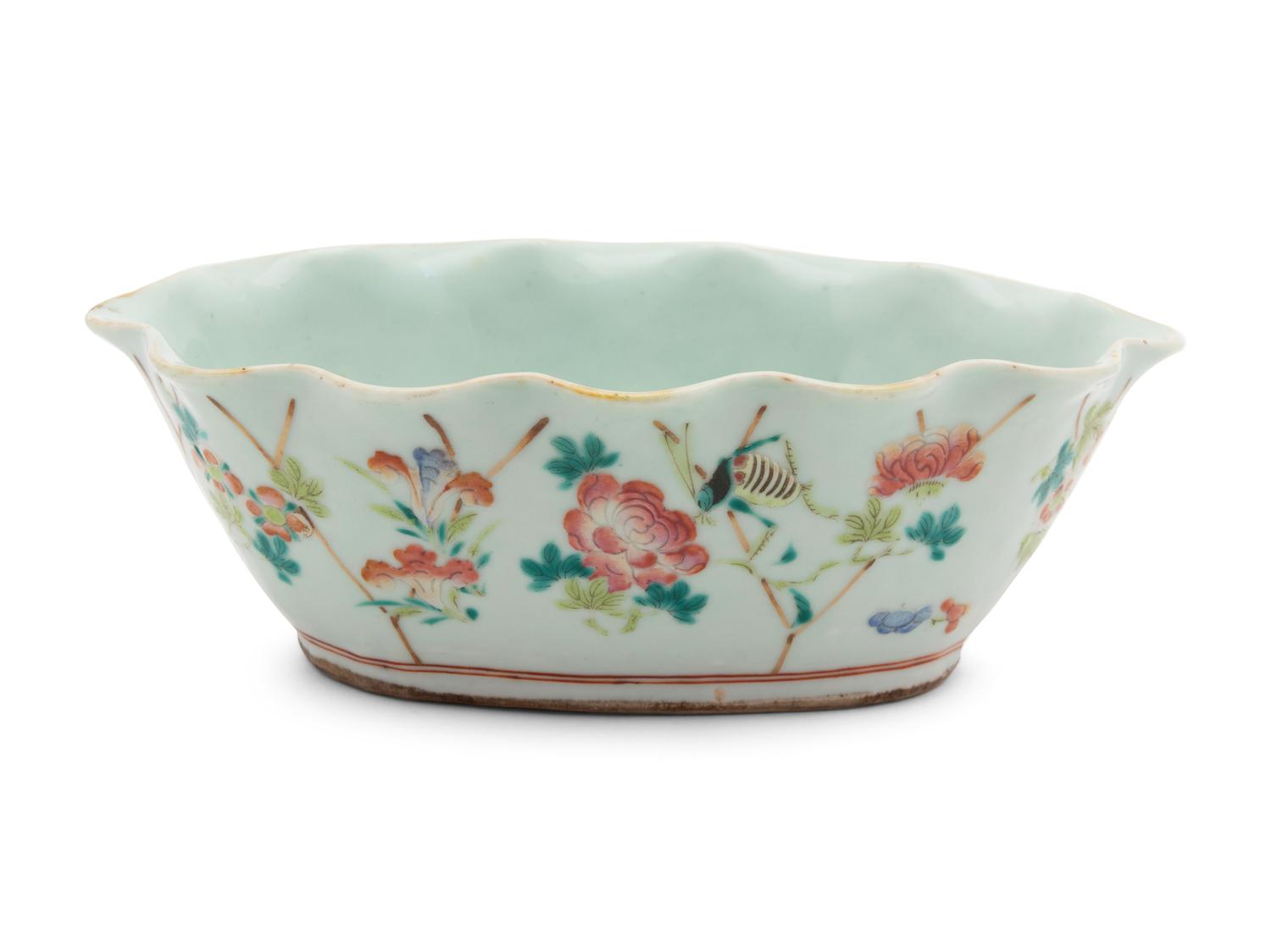 A Chinese Famille Rose Porcelain Oval Bowl
