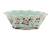 A Chinese Famille Rose Porcelain Oval Bowl