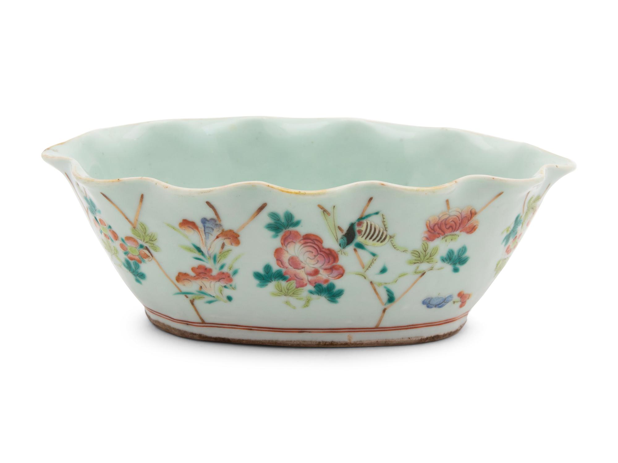 A Chinese Famille Rose Porcelain Oval Bowl