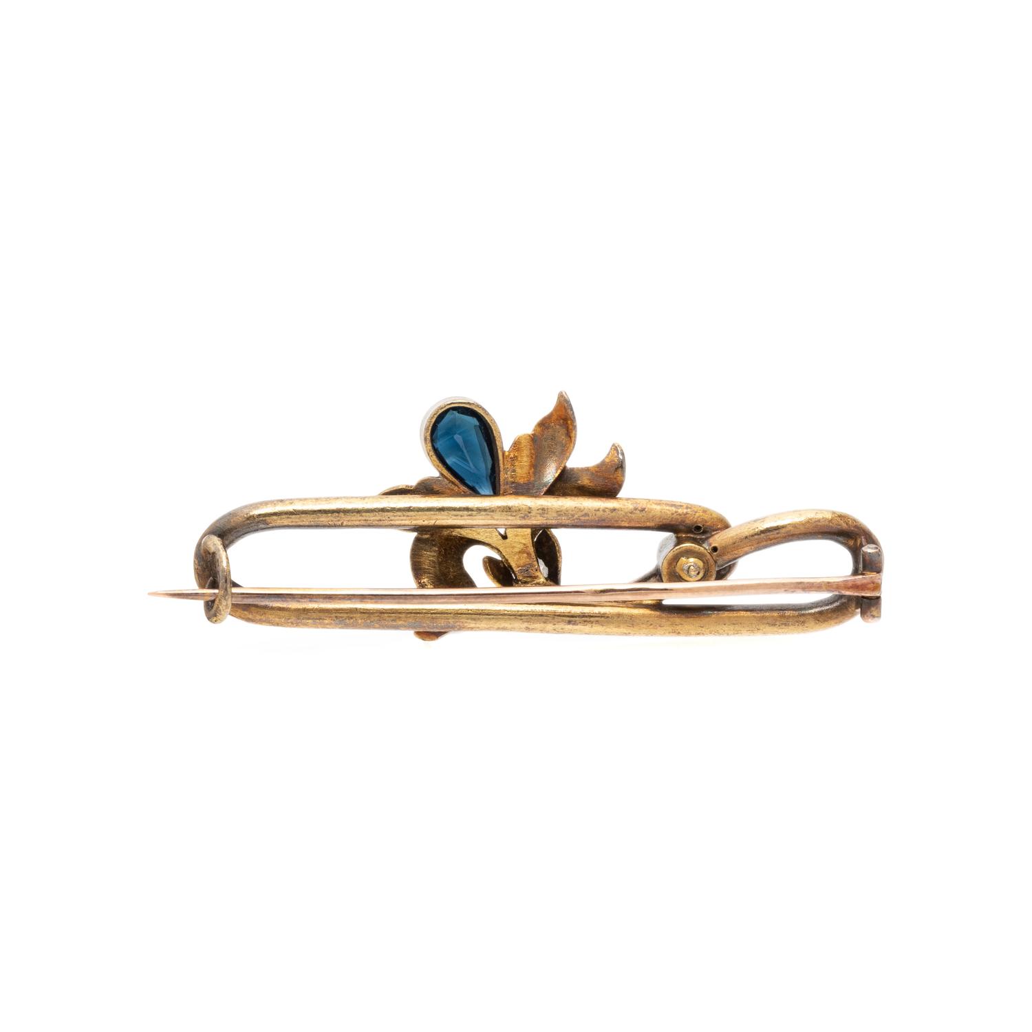 FABERGE, AUGUST HOLMSTROM, YELLOW GOLD, SAPPHIRE, AND PEARL BROOCH