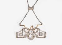An Art Deco Necklace with a Detachable Pin