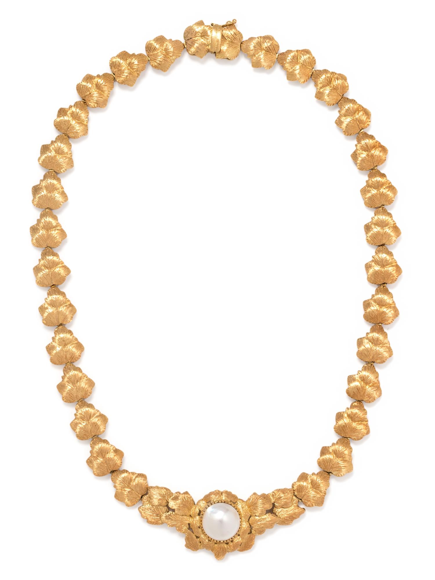 YELLOW GOLD AND CULTURED MABE PEARL NECKLACE