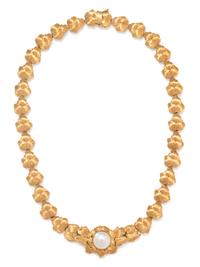 YELLOW GOLD AND CULTURED MABE PEARL NECKLACE