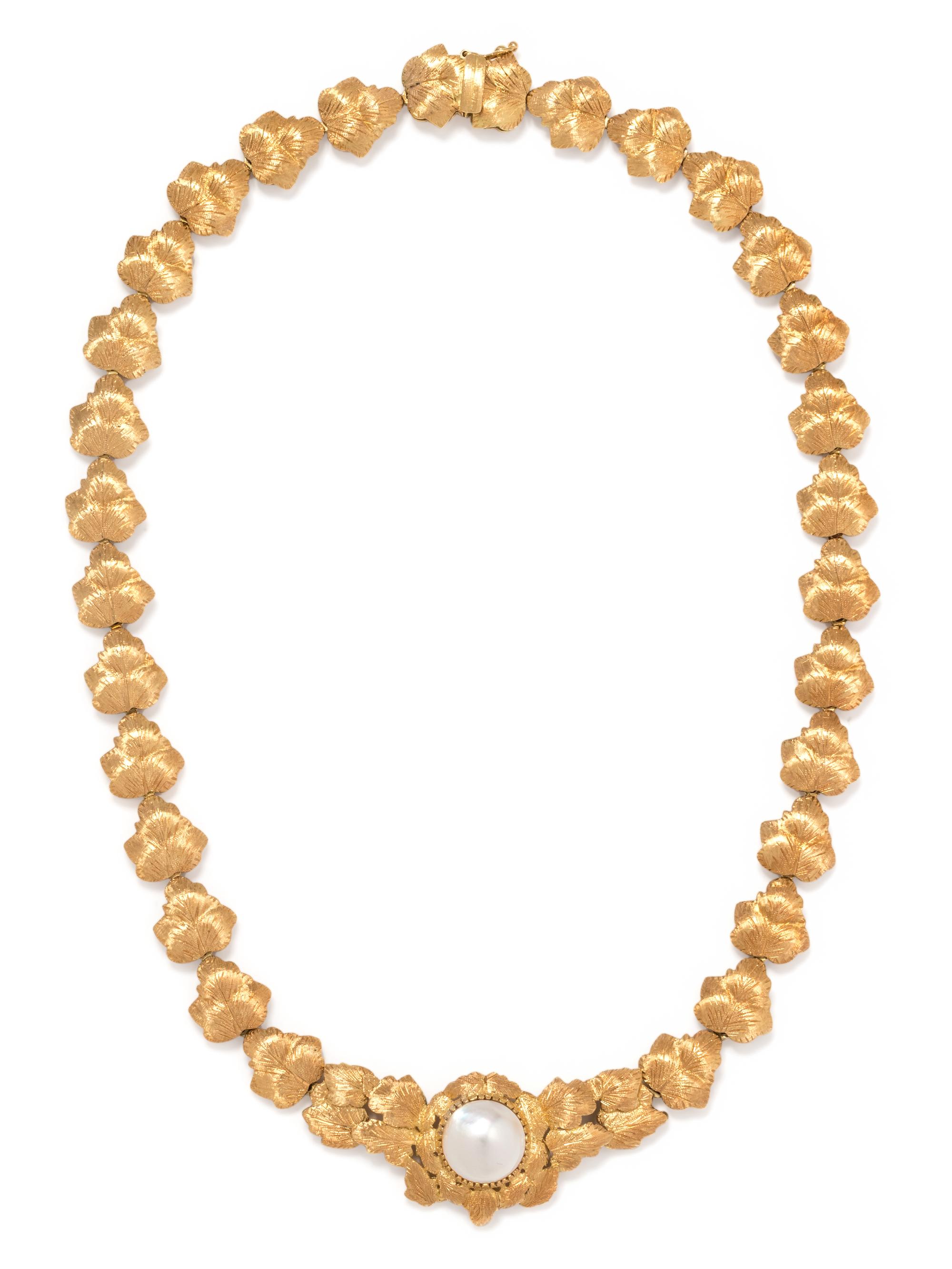 YELLOW GOLD AND CULTURED MABE PEARL NECKLACE