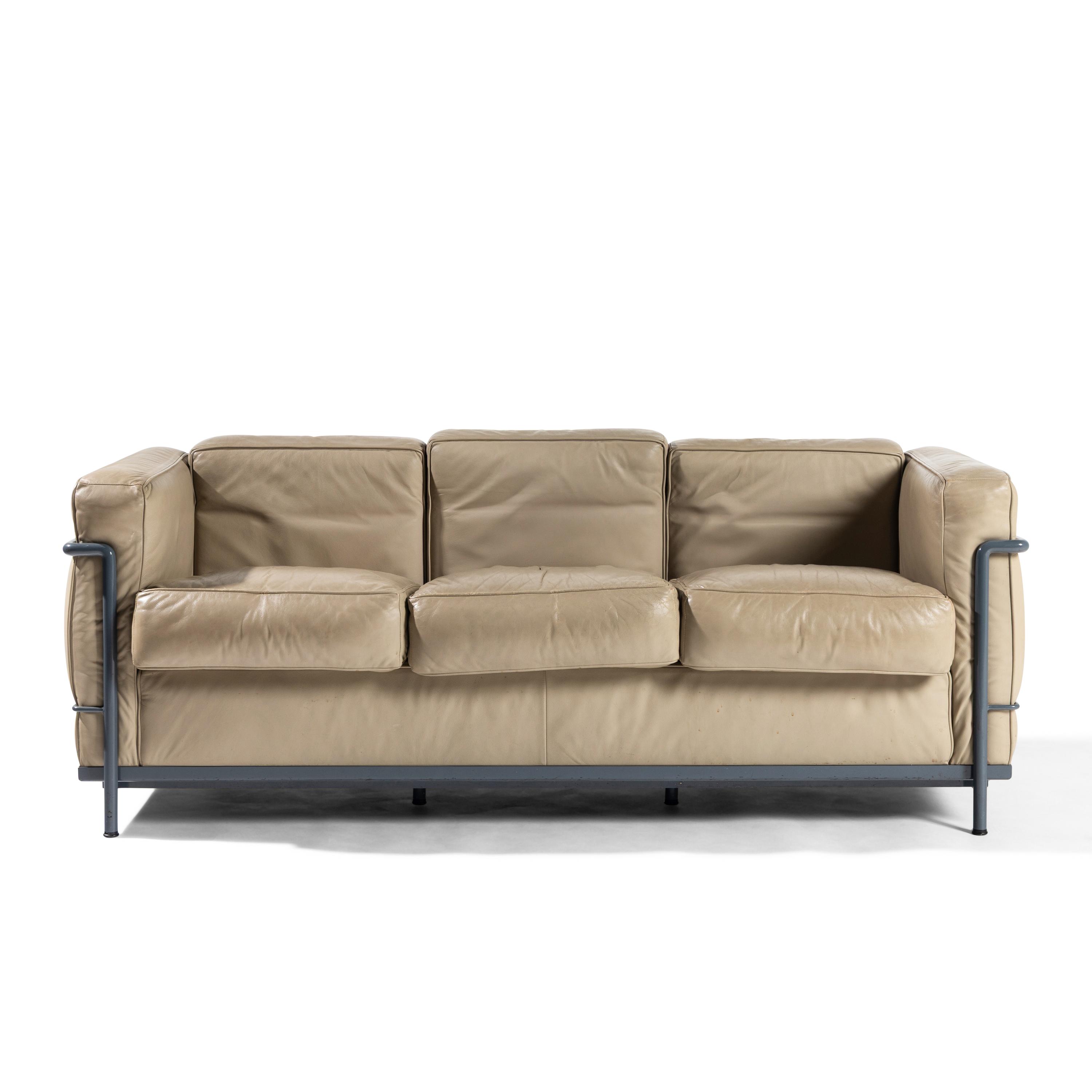 Corbusier LC2 sofa