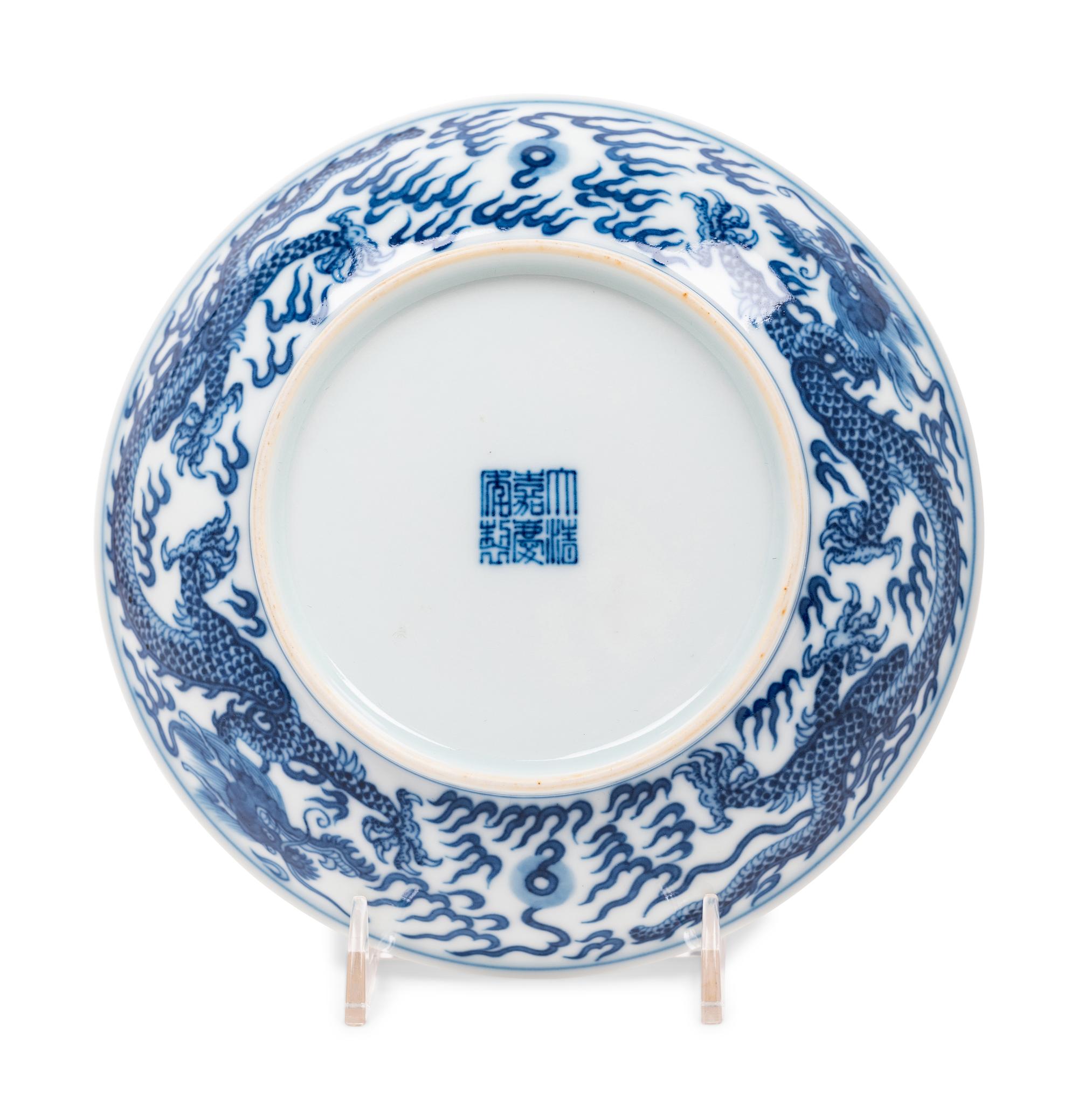 A Blue and White Porcelain 'Dragon' Plate