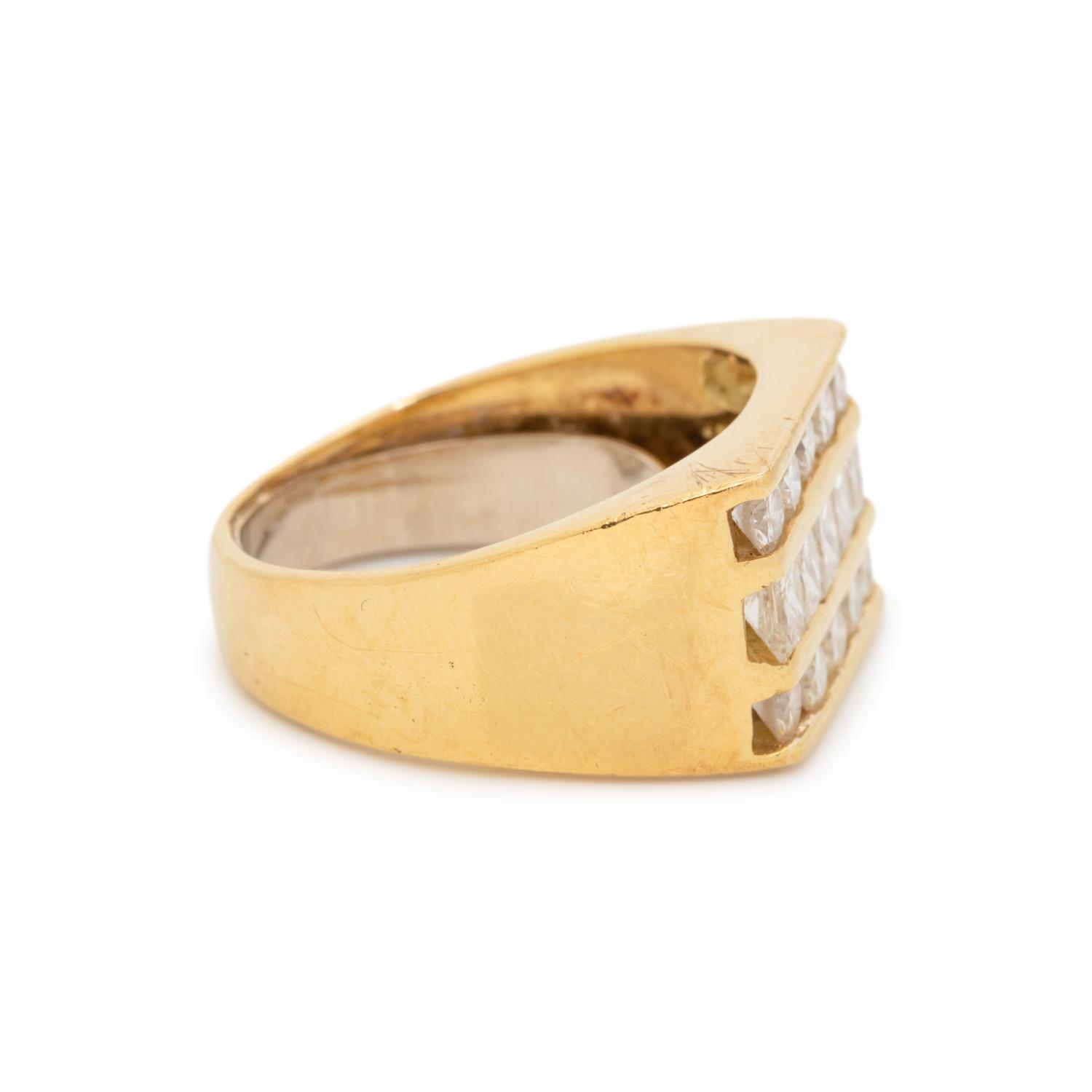 YELLOW GOLD AND DIAMOND RING