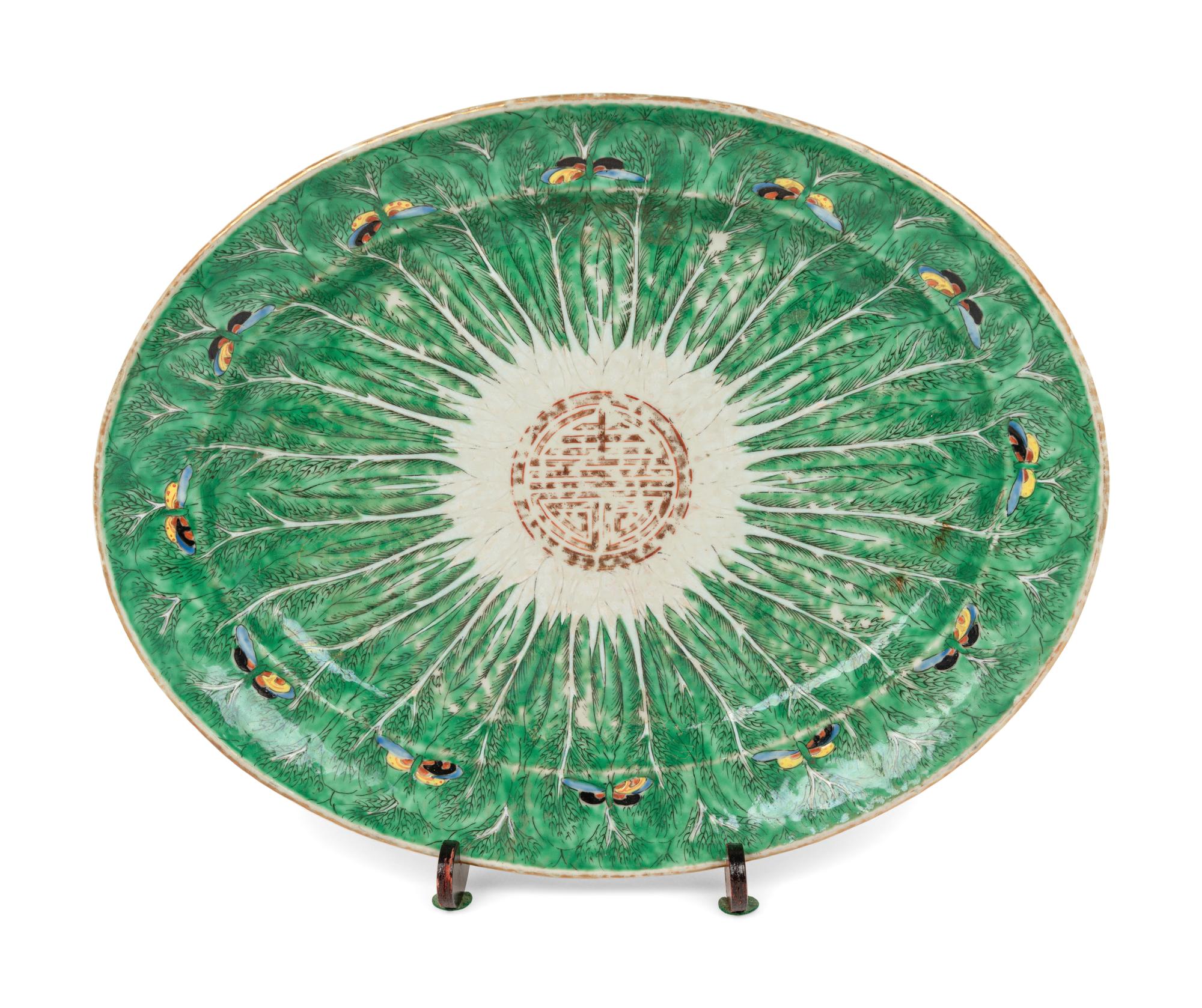 A Chinese Export Porcelain Cabbage Leaf Platter