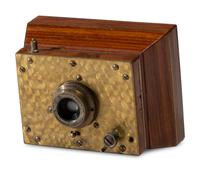 [EARLY PHOTOGRAPHY]. Tropical miniature truncated plate camera. E. Krauss, Paris.