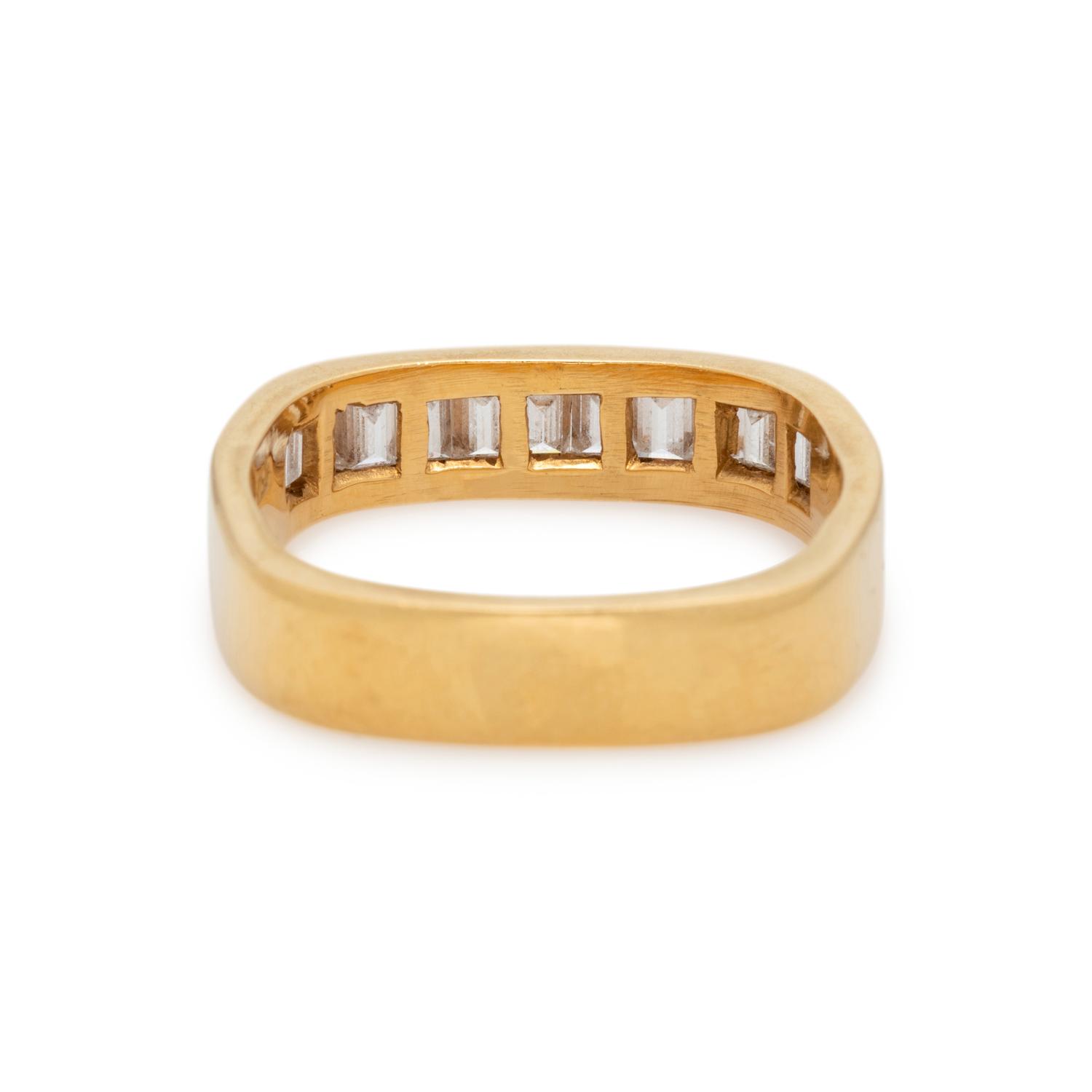 YELLOW GOLD AND DIAMOND RING