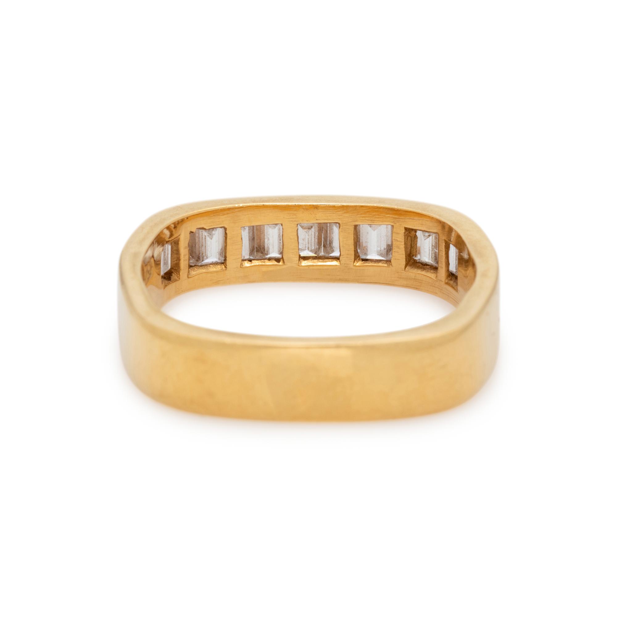 YELLOW GOLD AND DIAMOND RING