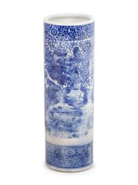 A Chinese Export Porcelain Umbrella Stand