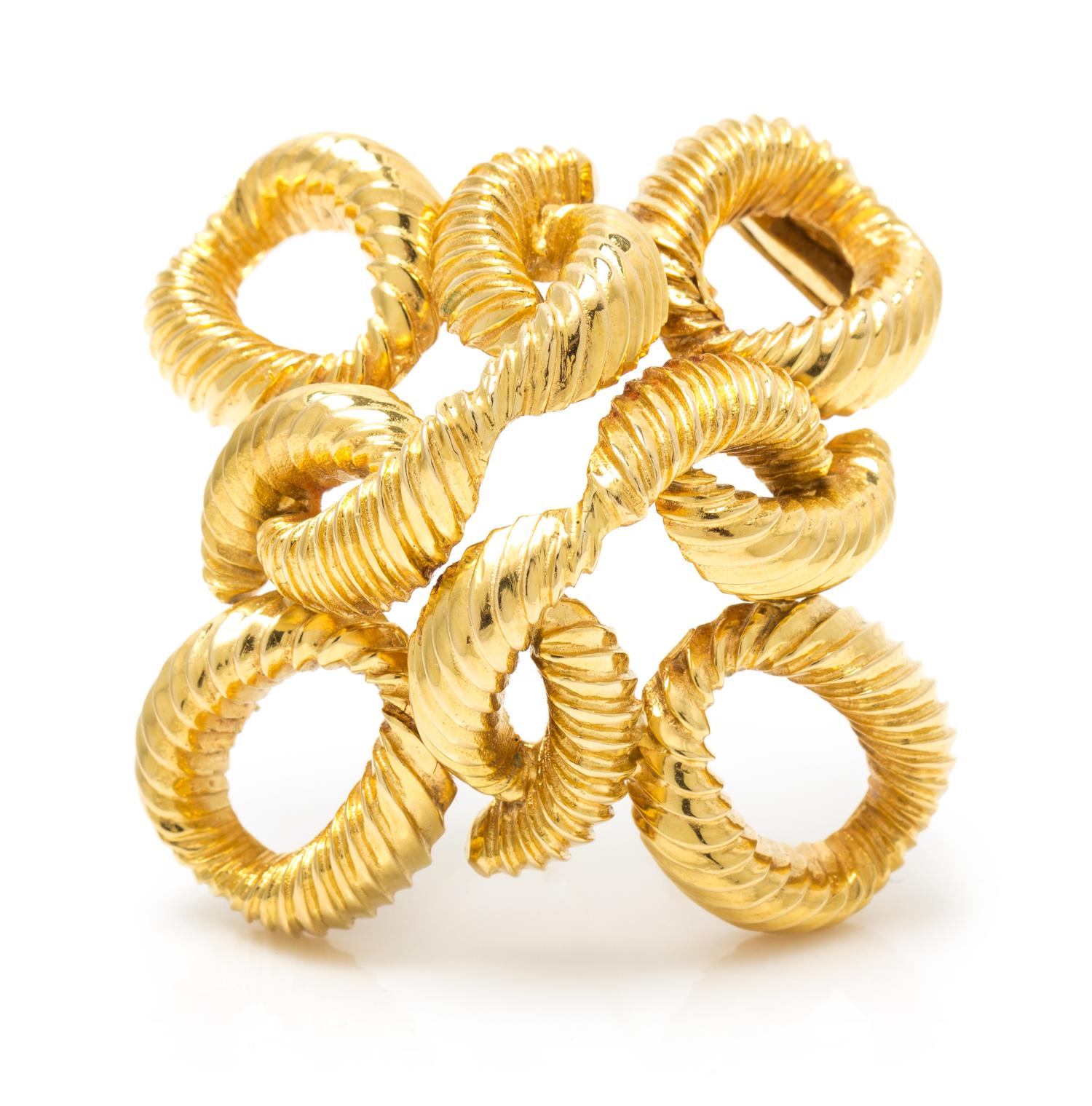An 18 Karat Yellow Gold Knot Motif Brooch, 31.70 dwts.