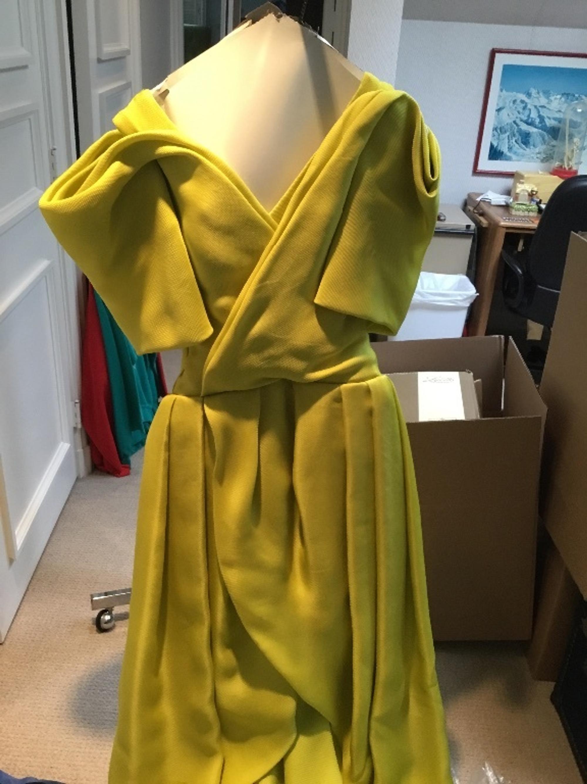 A Jacqueline de Ribes Chartreuse Raw Silk Gown, No Size.