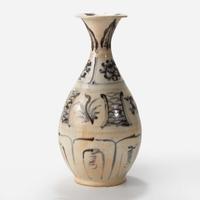 A Vietnamese blue and white bottle vase Le dynasty 15th/16th century