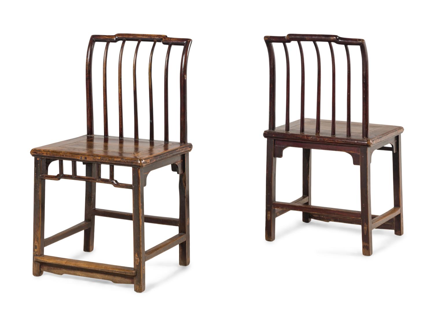 A Pair of Chinese Lacquered Hardwood Side Chairs, Shubeiyi, 20th Century — 近代 硬木梳背椅一對