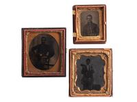 [CIVIL WAR]. A group of 4 ambrotypes and tintypes of soldiers armed with pistols and knives, comprising: