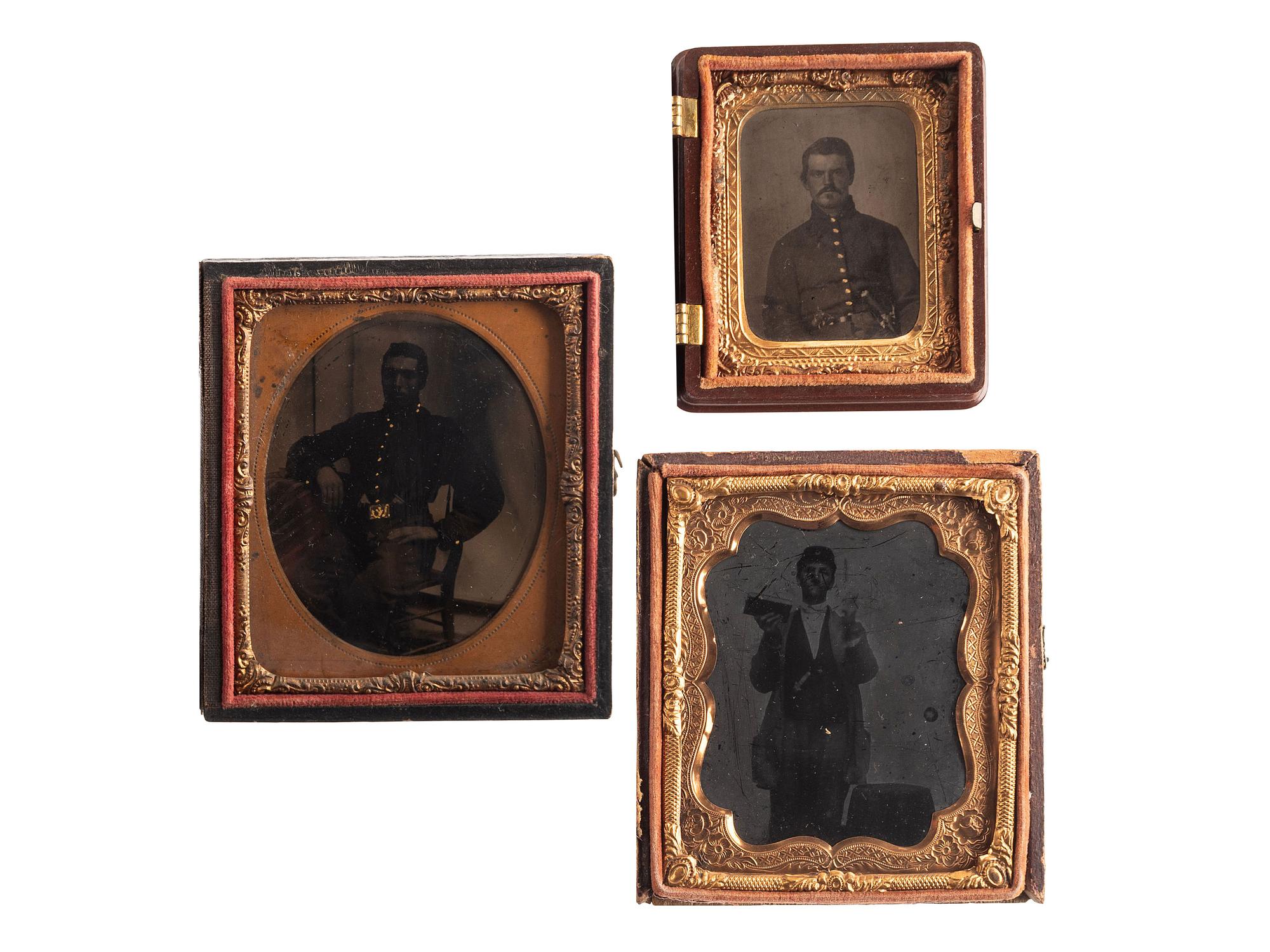 [CIVIL WAR]. A group of 4 ambrotypes and tintypes of soldiers armed with pistols and knives, comprising: