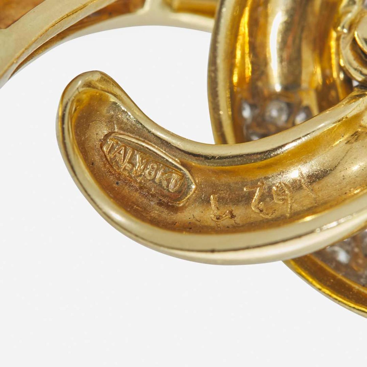 An 18K Yellow Gold and Diamond Bracelet