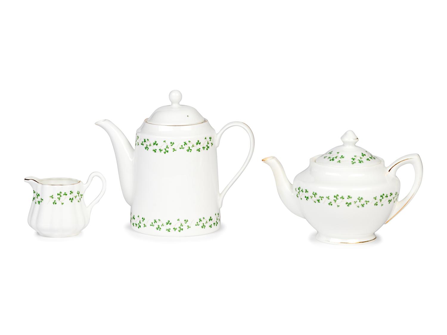 A Royal Tara Trellis Shamrock Porcelain Dinner Service