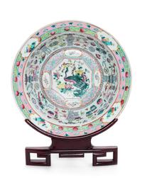 A Chinese Famille Rose Porcelain Wash Basin Diameter 14 1/2 inches. — 19TH CENTURY