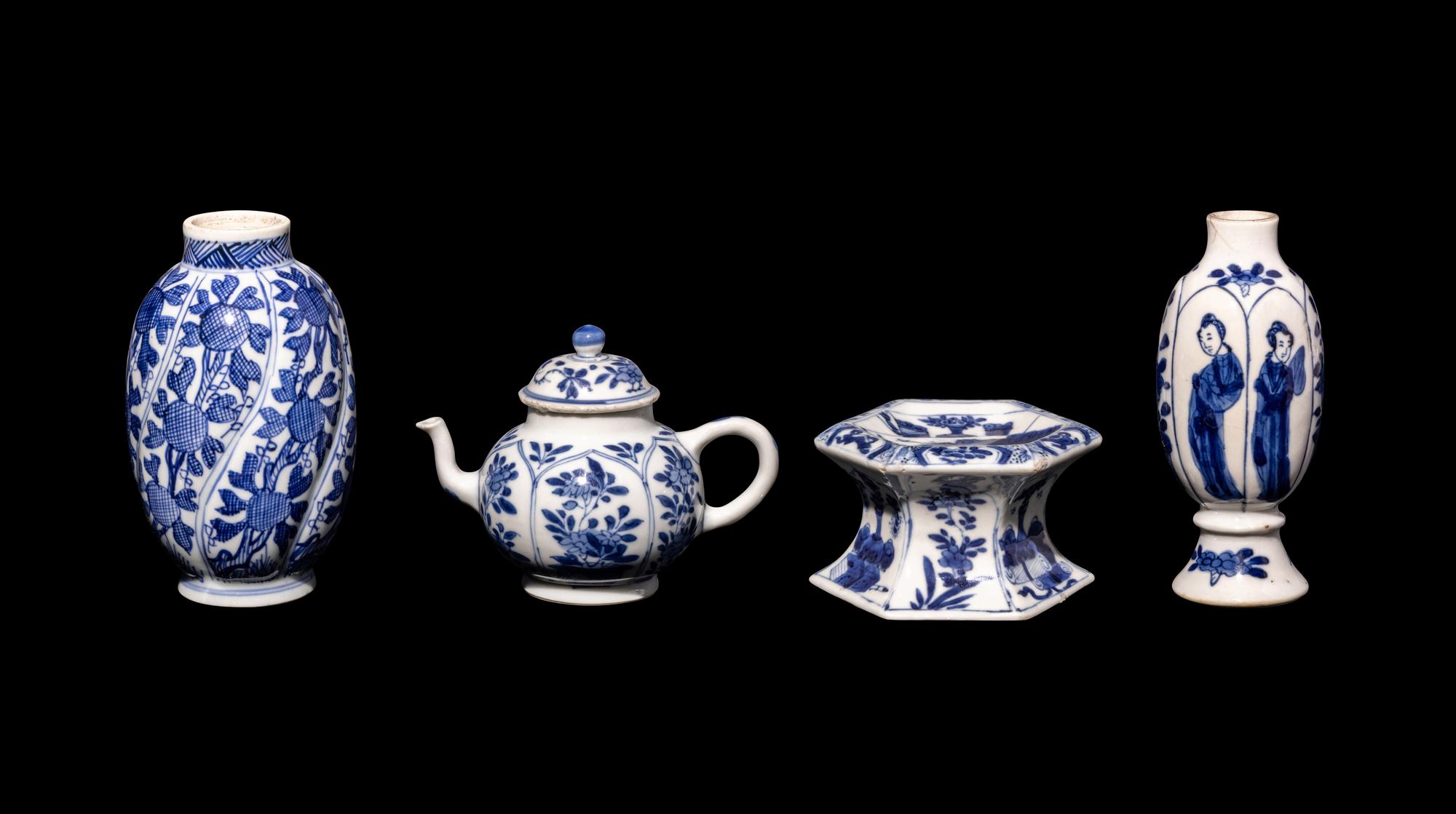 Four Small Chinese Export Blue and White Porcelain Articles