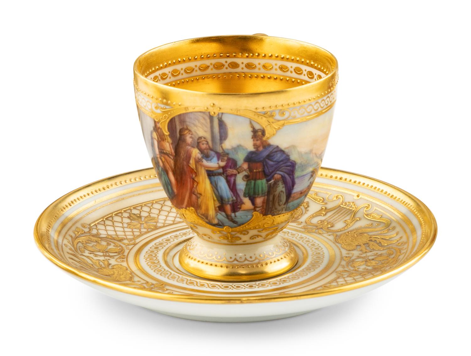 A Dresden (Ambrosius Lamm) Porcelain Dinner Service