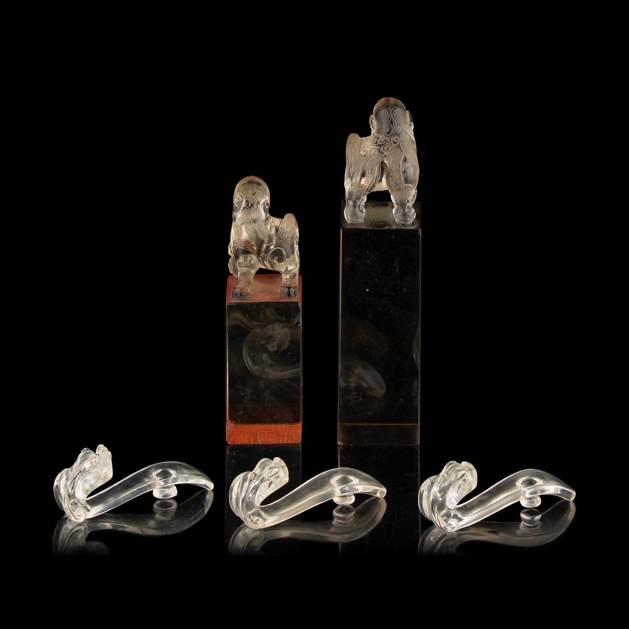Three Chinese Rock Crystal Belt Hooks and Two Seals, 20th Century 近代 水晶帶鉤三件及獅紐印章兩件