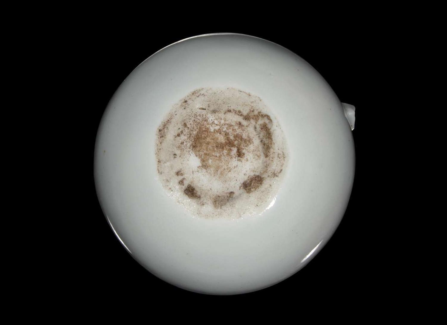 A Chinese blanc de Chine small fruit-form incense holder 德化窯果形小香盒