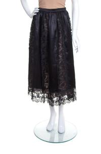An Oscar de la Renta Black Silk Skirt, Size 8.