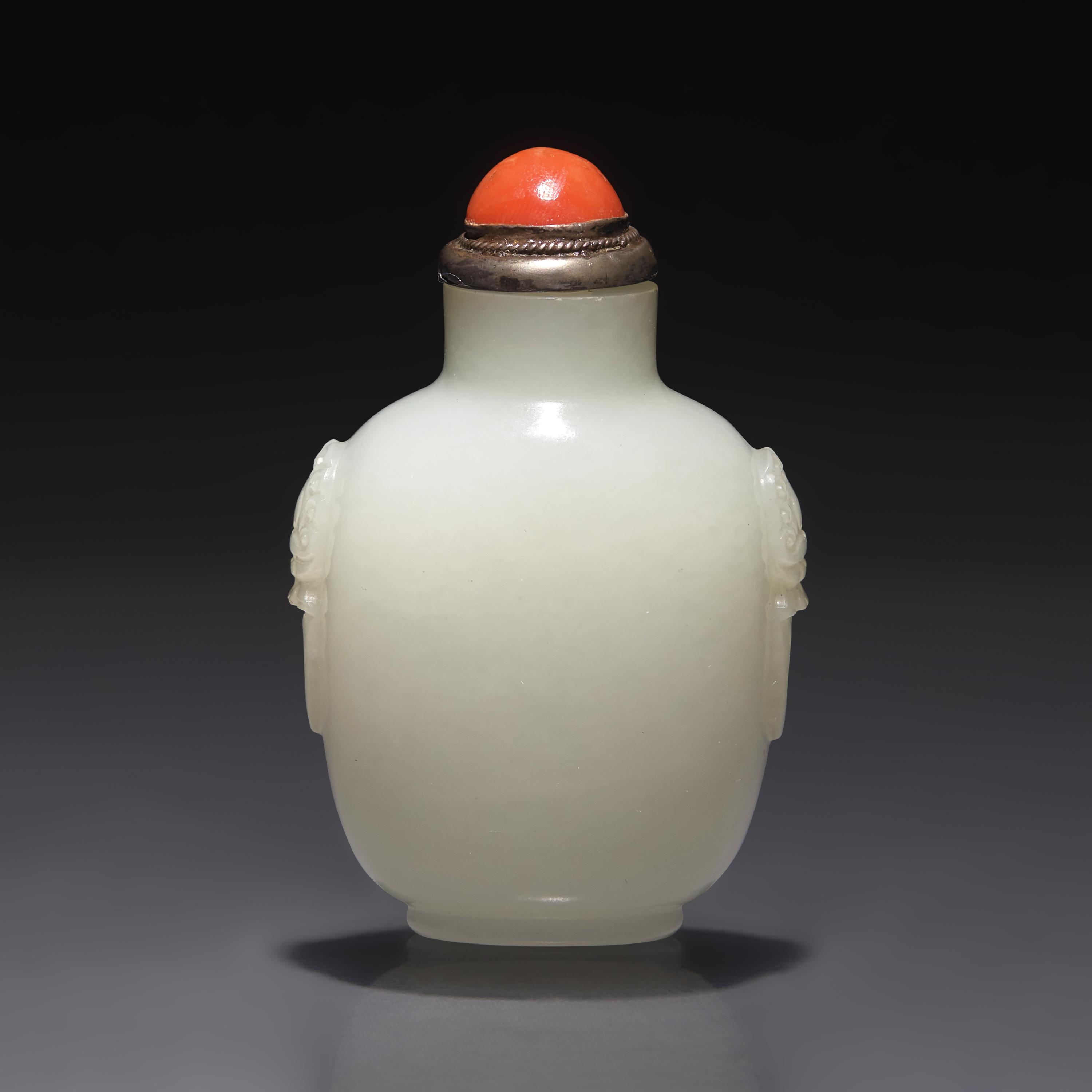 A Small Chinese White Jade Snuff Bottle, Qing Dynasty, 18th Century — 清中期 白玉鋪首啣環耳小鼻煙壺