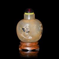 Two Chinese Carved Agate Snuff Bottles, 19th Century 清晚期 瑪瑙巧雕鼻烟壺兩支