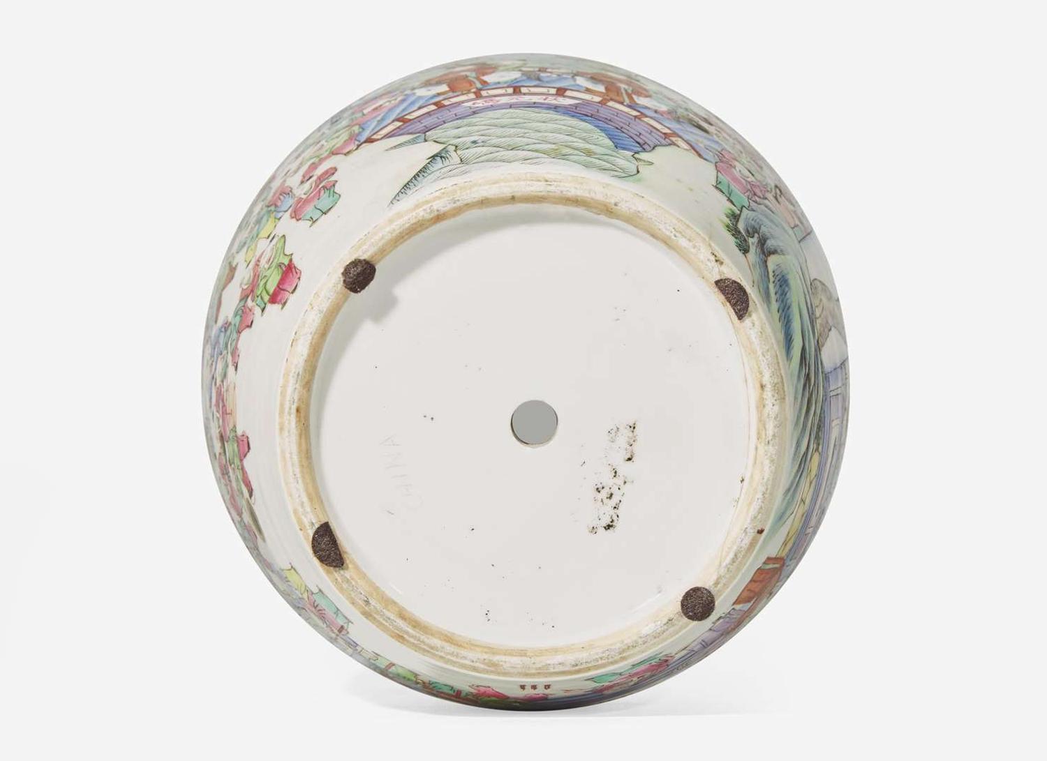 A Chinese famille rose-decorated porcelain "Hundred Boys" ovoid jar and cover, 19th century 粉彩百子圖將軍蓋罐 十九世紀