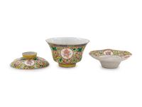 Four Chinese Famille Rose Porcelain Articles