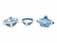A Chinese Export Blue Fitzhugh Porcelain Covered Sauce Tureen and Two Handled Bowl