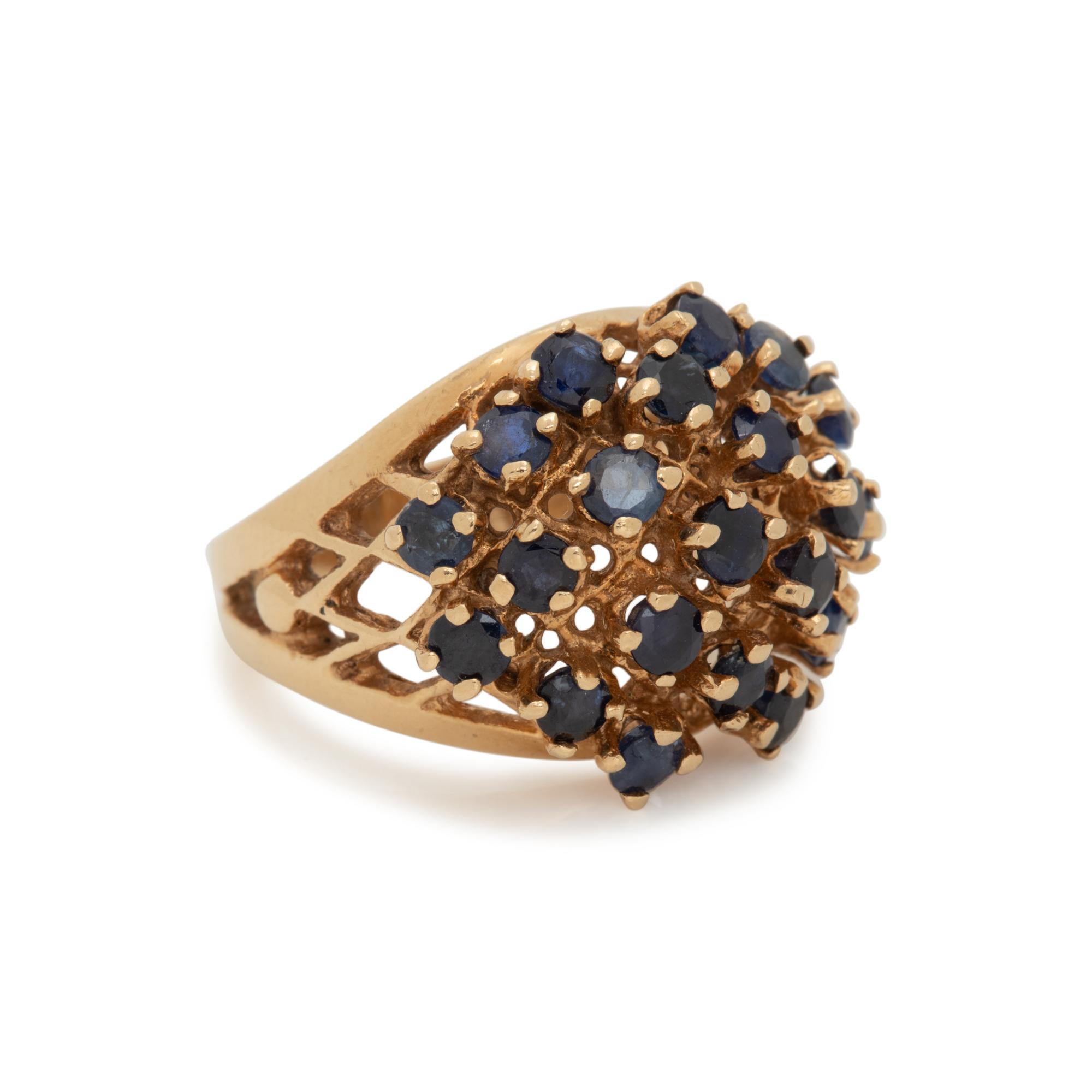 YELLOW GOLD AND SAPPHIRE RING