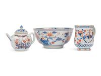 A Group of Three Chinese Export Porcelain Articles
