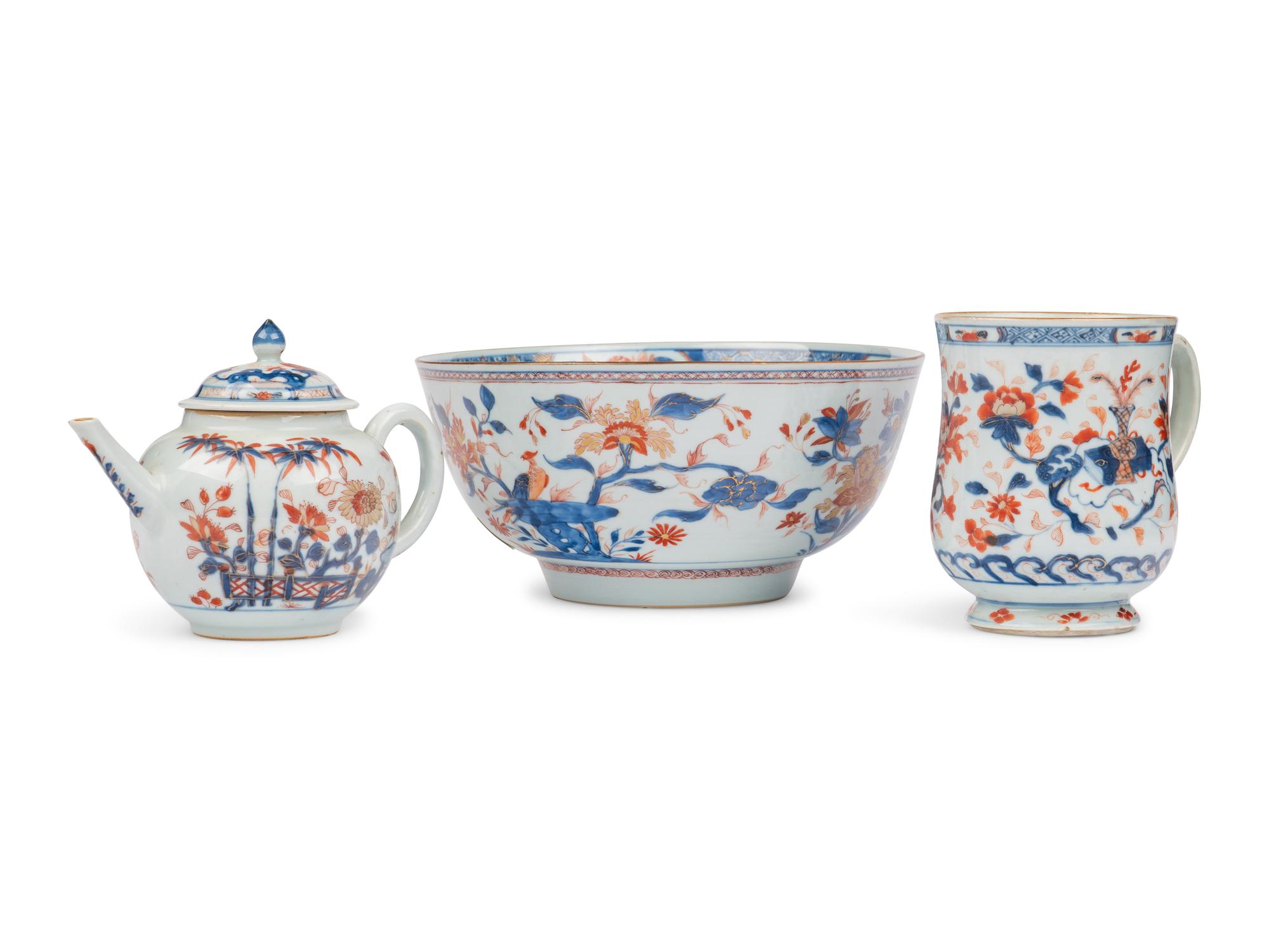 A Group of Three Chinese Export Porcelain Articles