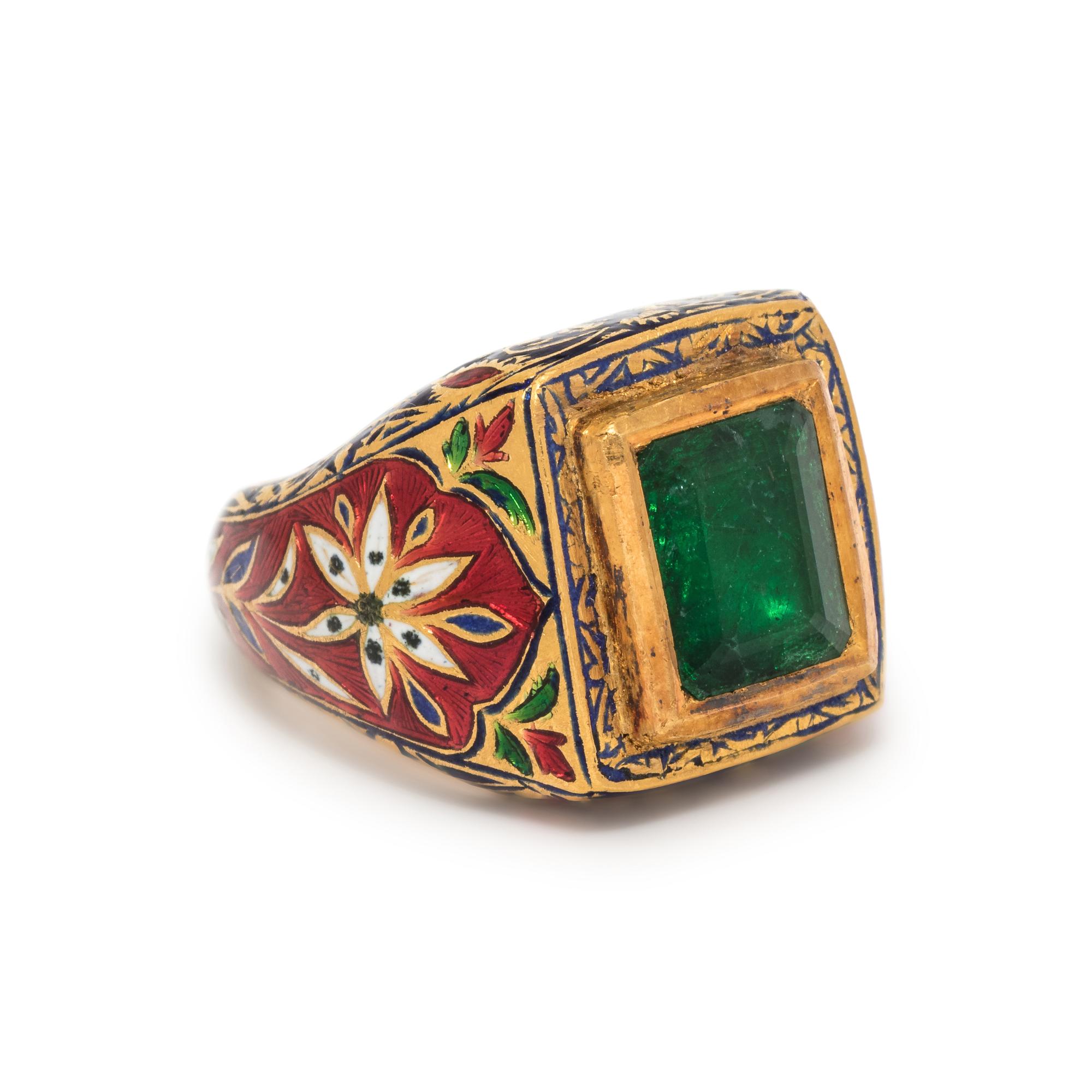 EMERALD AND POLYCHROME ENAMEL MUGHAL STYLE RING