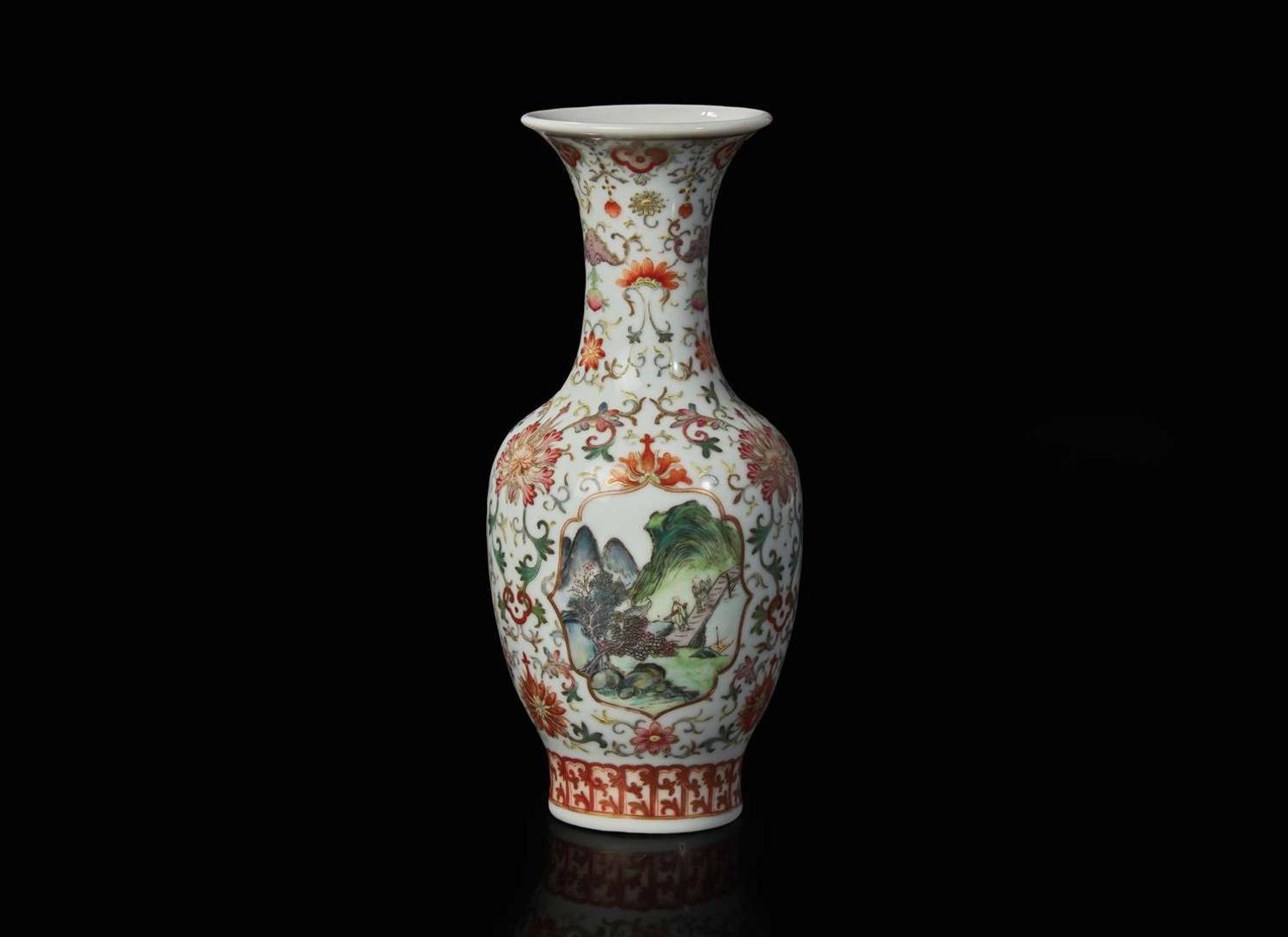 A finely-decorated Chinese famille rose cabinet vase, probably Republic period 粉彩賞瓶 或民國