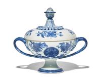 A Rare Chinese Export Porcelain Blue Fitzhugh Covered Sauce Tureen