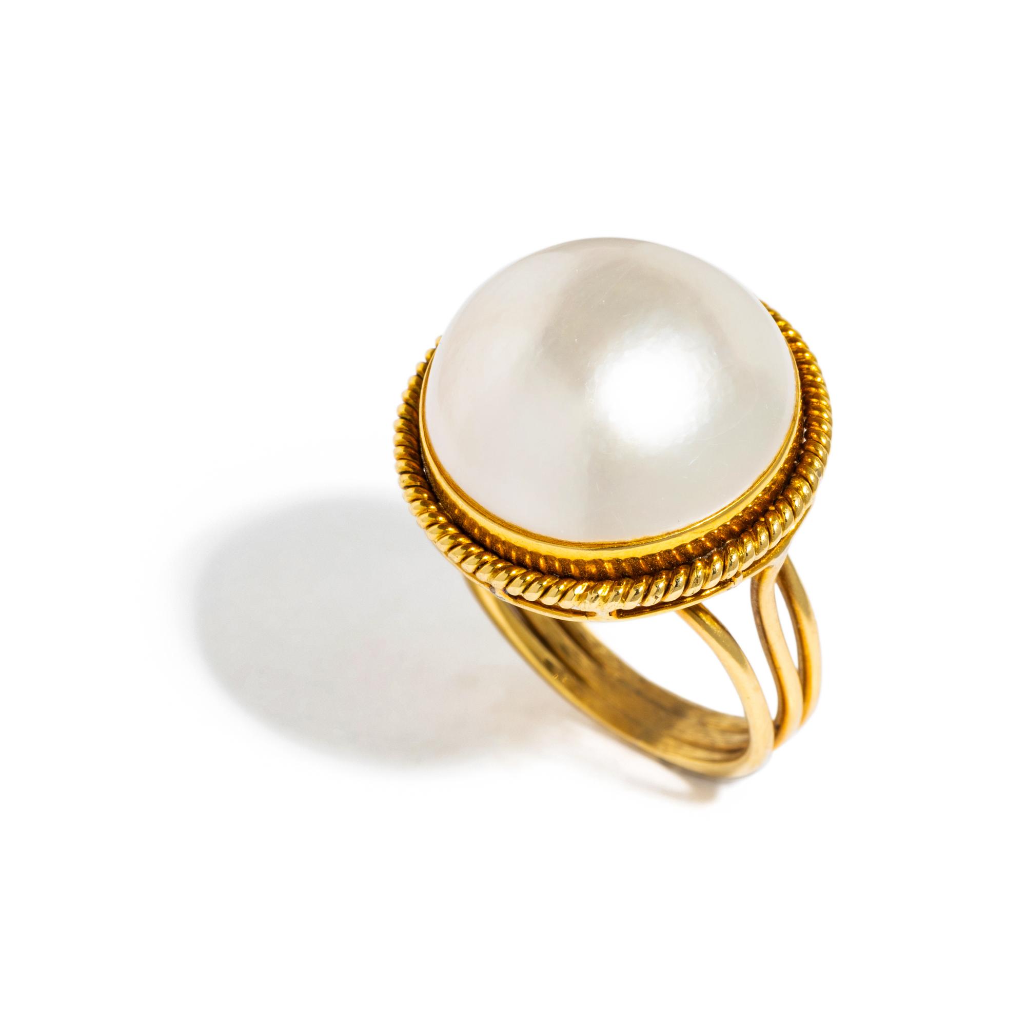 COLLECTION OF YELLOW GOLD AND CULTURED PEARL JEWELRY