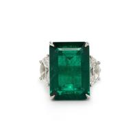 EMERALD AND DIAMOND RING