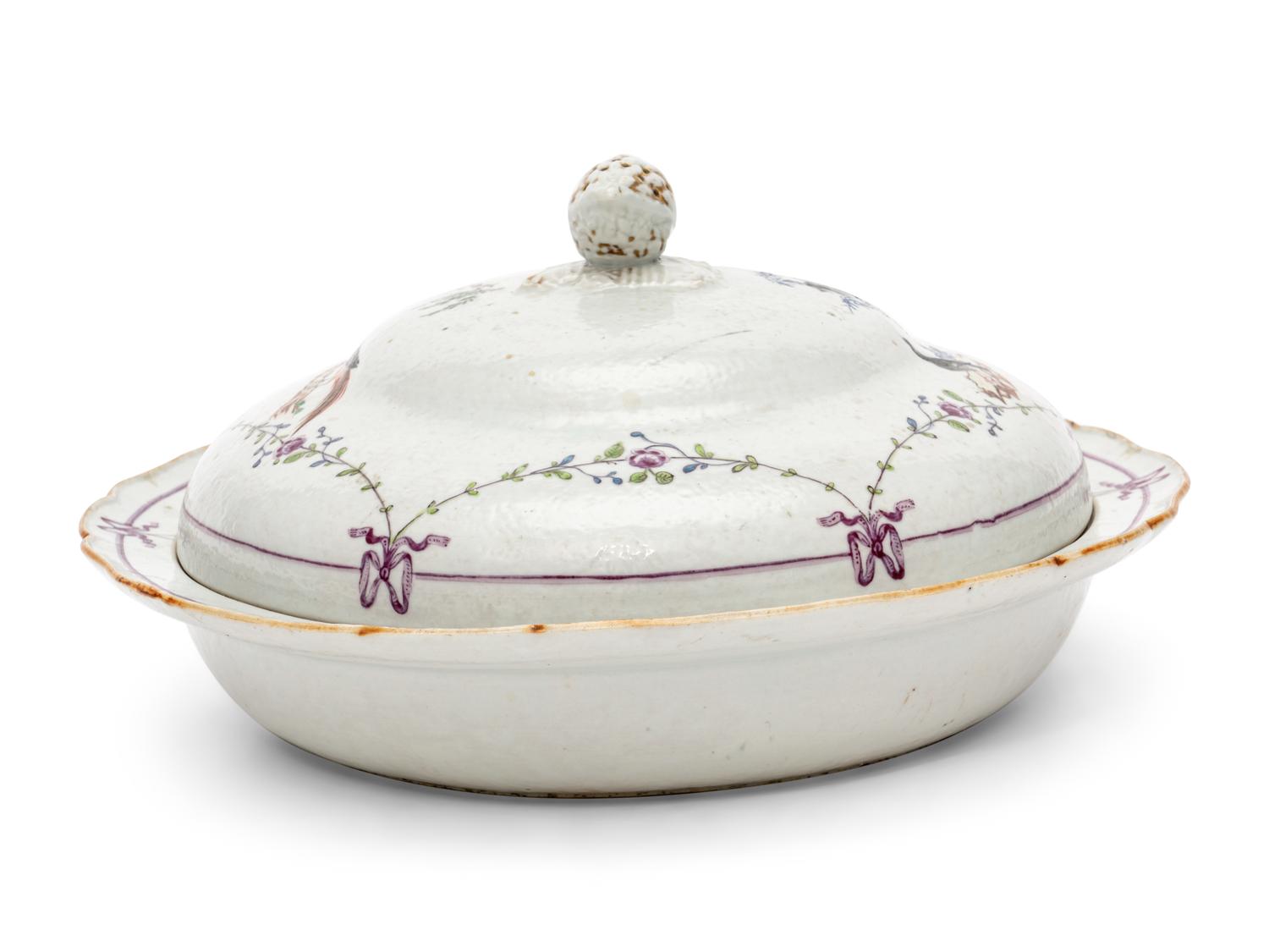 A Chinese Export Porcelain Entrée Dish and Cover