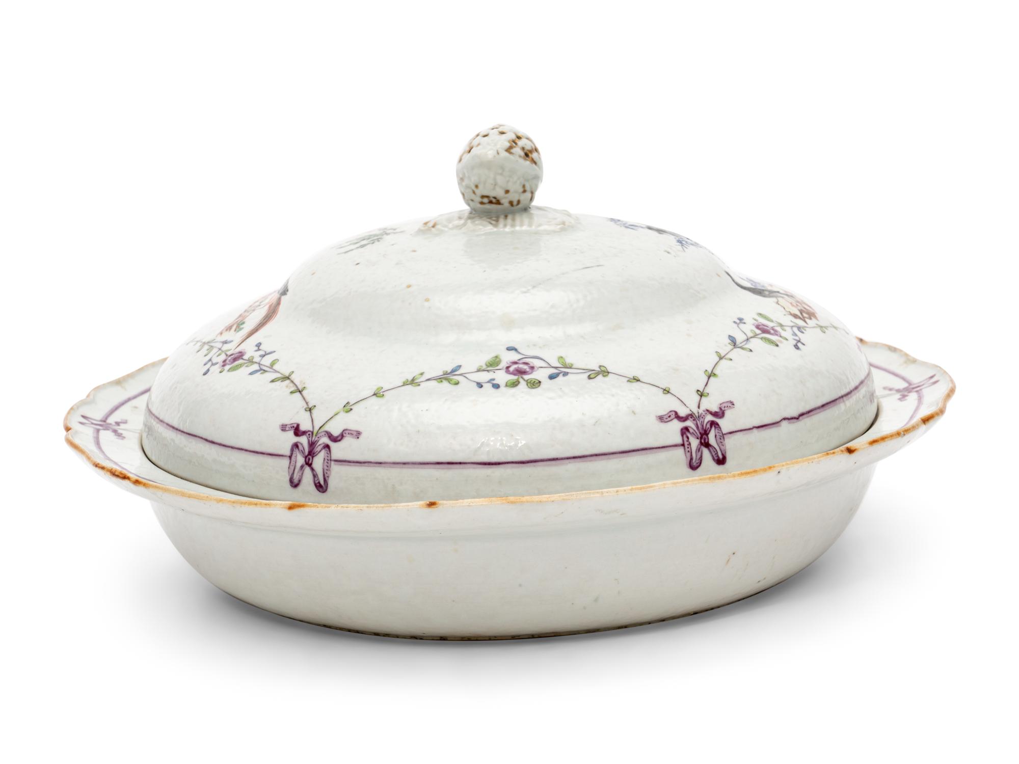 A Chinese Export Porcelain Entrée Dish and Cover