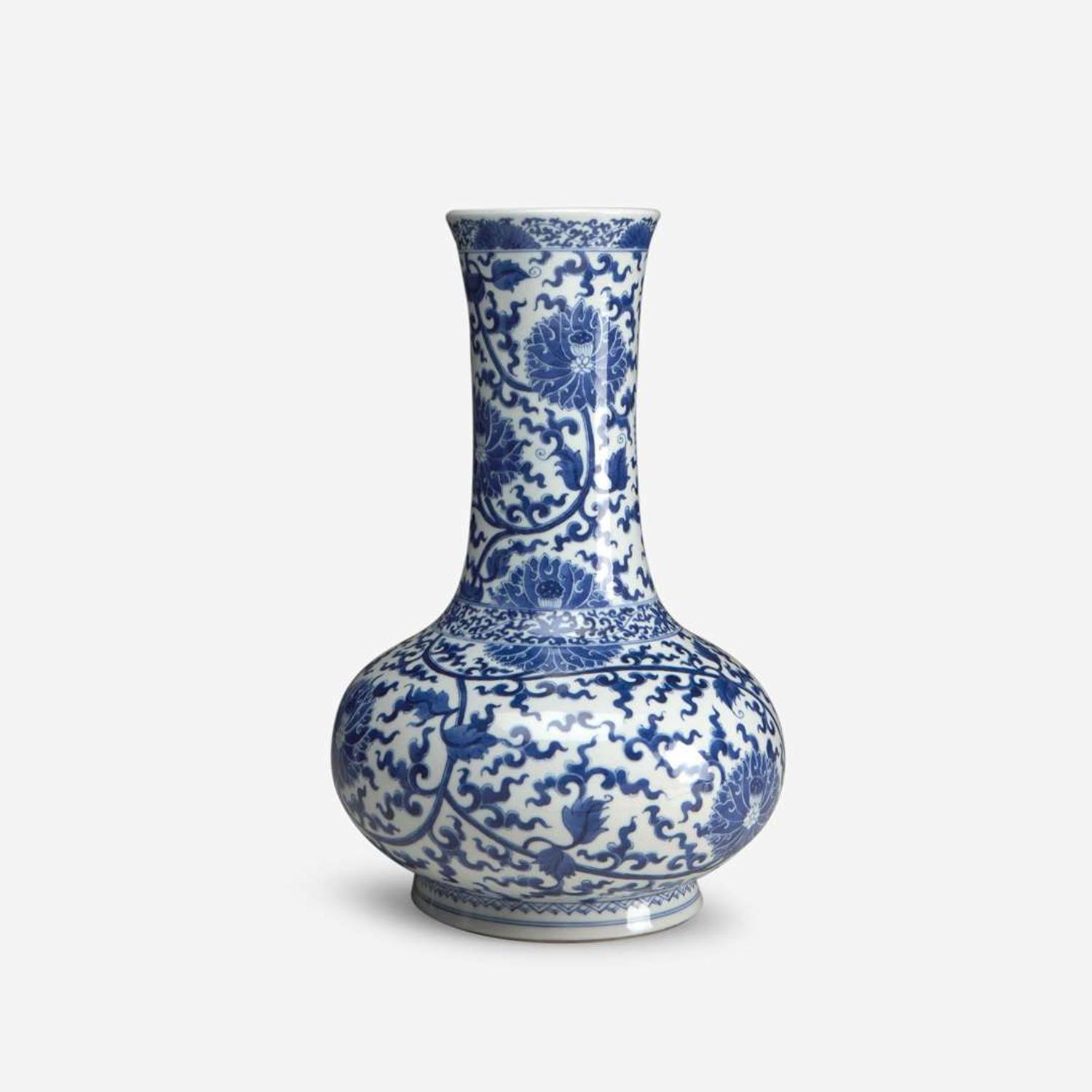 A Chinese blue and white porcelain bottle vase
