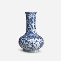 A Chinese blue and white porcelain bottle vase